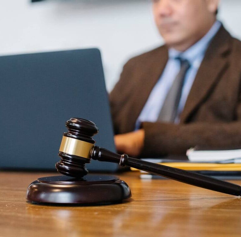 Laptop gavel